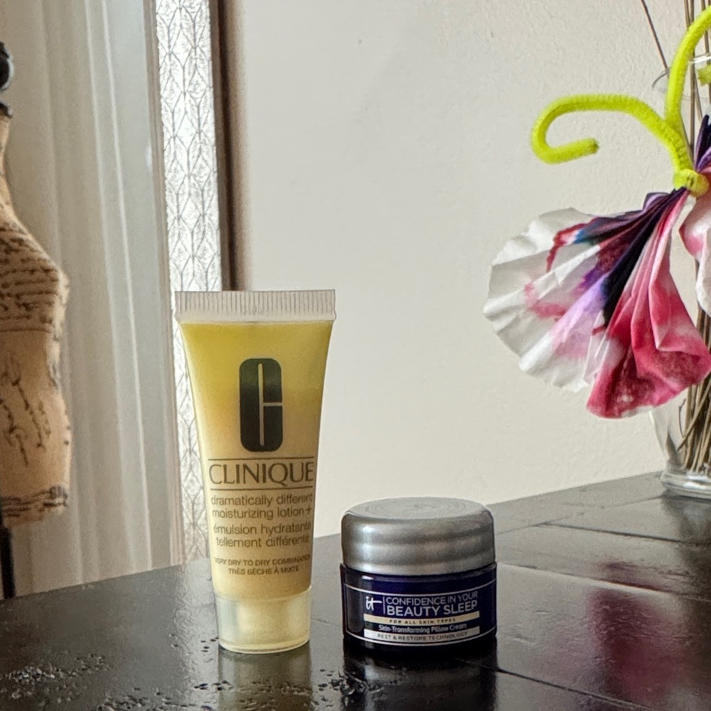 Clinique Dramatically Different Moisturizing Lotion - Yellow
